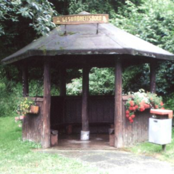 Schutzhütte am Tretbecken